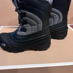 The North-face snow boots